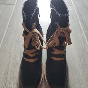 Stylish Black and Tan Women's Boots